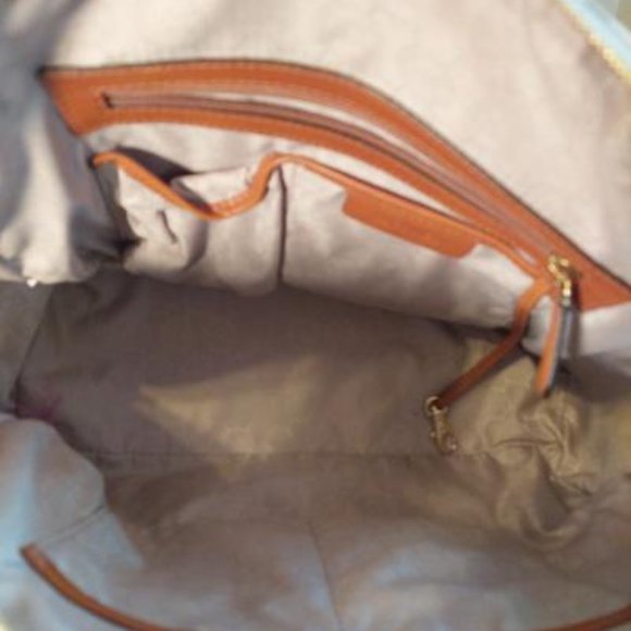 Michael Kors Vanilla Satchel w/ Wallet - Picture 3 of 5